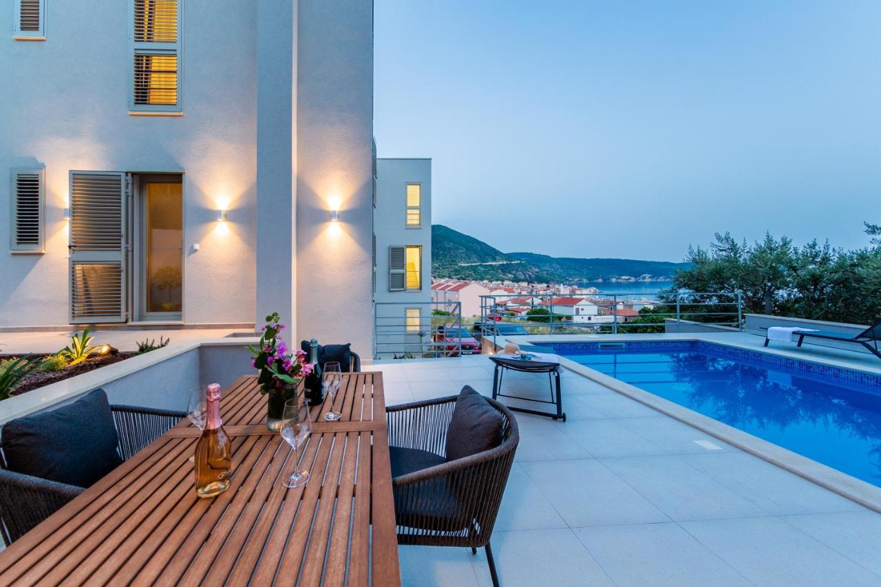 Seaside Elegance Suites คอมีชา ภายนอก รูปภาพ